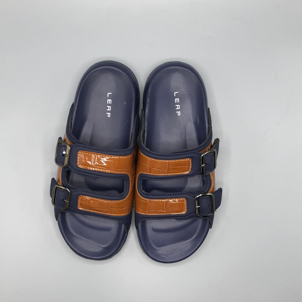 Blue , Rear view of LEAP men's slippers